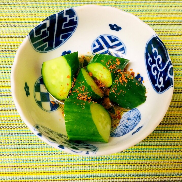 ピリ辛!たたききゅうりの食べるラー油和え